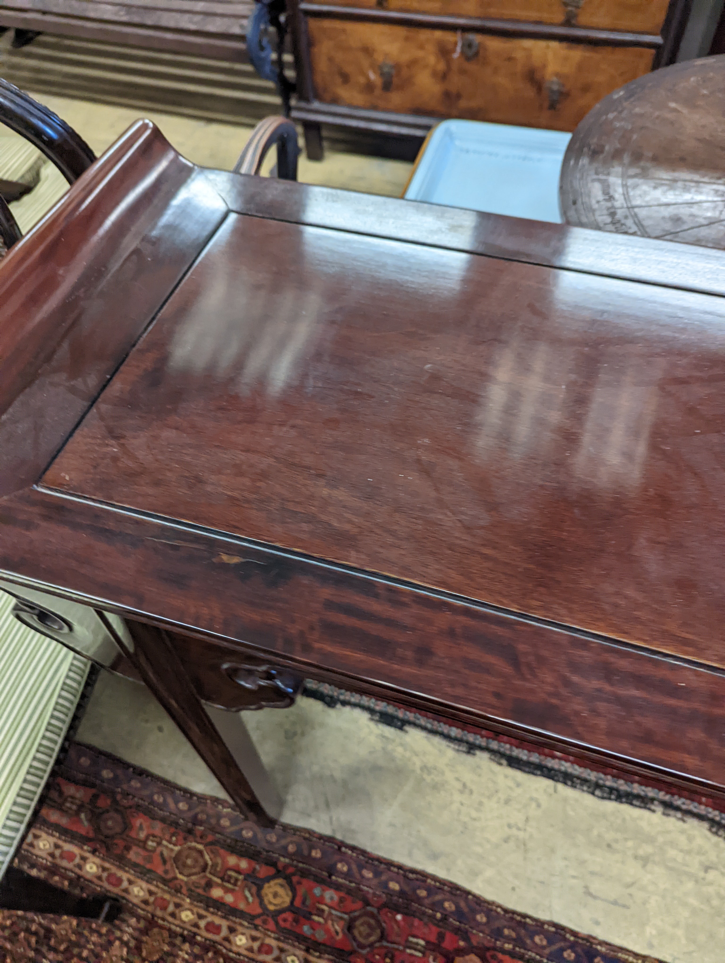 A Chinese hardwood altar table, width 121cm, depth 38cm, height 86cm